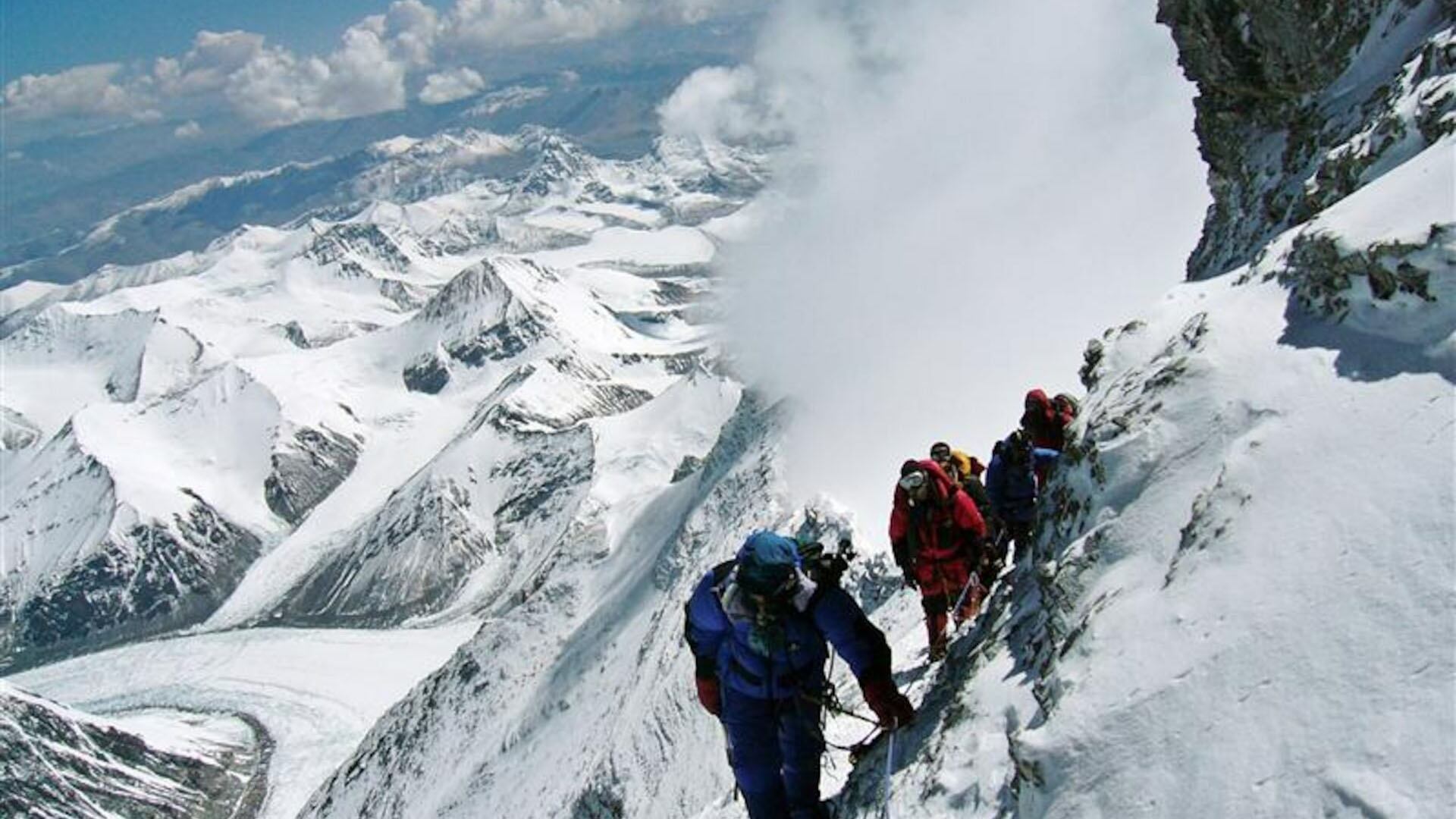 Nepal abre 97 cumbres con acceso gratuito y busca reducir presión en el Everest