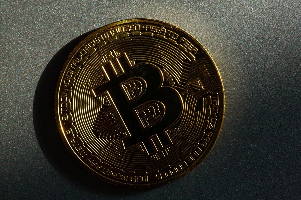 Inversionistas atentos al repunte de Bitcoin tras llegar a 110.000 dólares