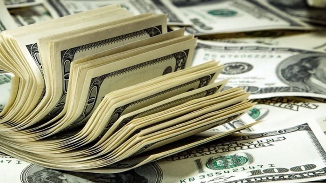 El dólar blue trepó a $1.565 y la referencia de tarjeta se posicionó como el valor más caro de la jornada