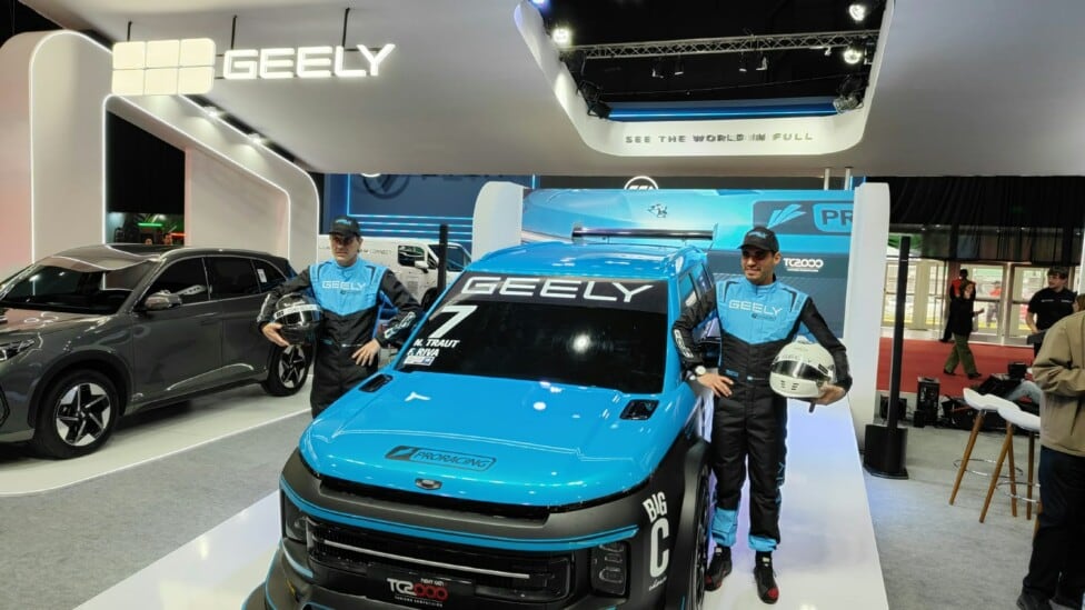 La vendimia llega al TC2000 con sello oriental: Geely planta bandera y se lleva dos pilotos mendocinos al callejero