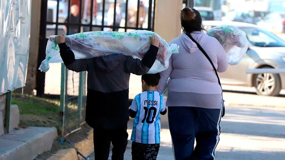 El Mercado Concentrador vuelve a abrir dos sábados seguidos en Neuquén, con chivito del norte y trucha patagónica como estrellas