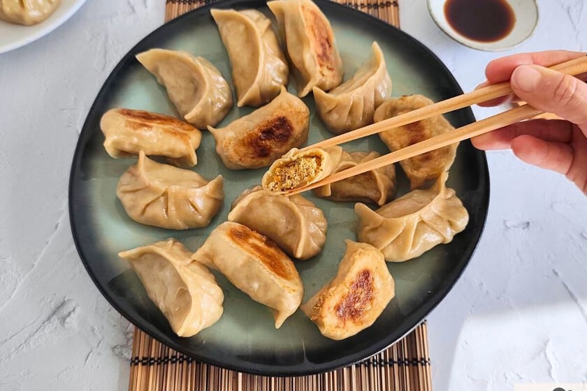 Treinta bocados vegetarianos: la ruta casera de unas gyozas que combinan tofu ahumado y shiitake