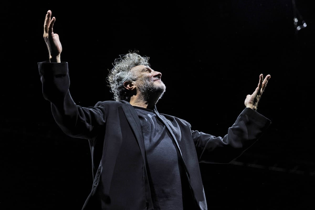 Fito Páez detuvo su show en Mar del Plata para cuestionar a la seguridad por el trato con el público