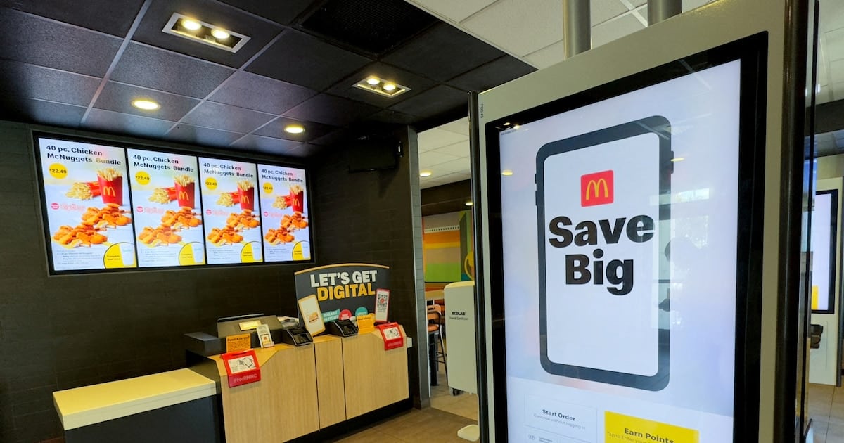 McDonald's y el precio que cambia según la cuadra: cómo funciona la IA que sugiere cuánto cobrar en cada local