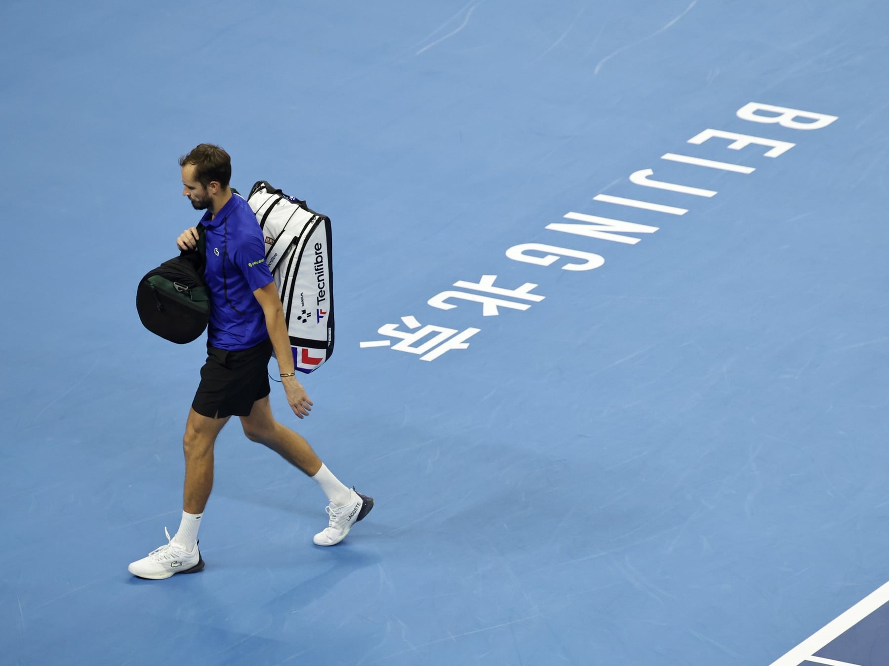 La vendimia se cortó por lo más fino: Medvedev quedó afuera en Pekín y Djokovic se comió la final de regalo