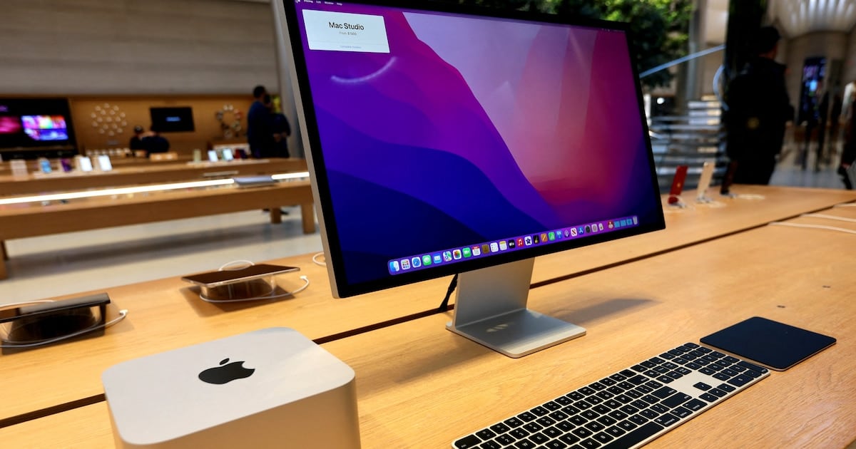 RemoveMacAI: la llave para sacarle hasta 12 GB de lastre a tu Mac y dejar a Apple Intelligence afuera