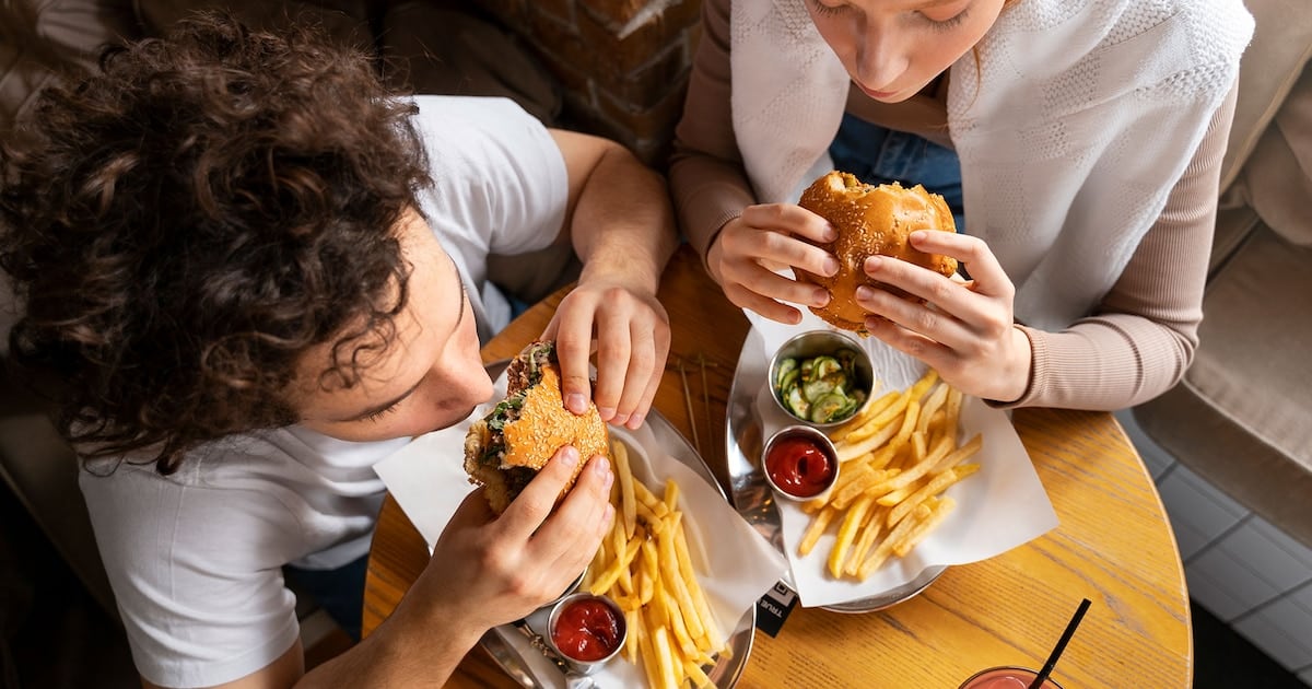 La etiqueta no alcanza: dos comidas iguales en calorías y nutrientes, distintas en lo que le hacen al cuerpo