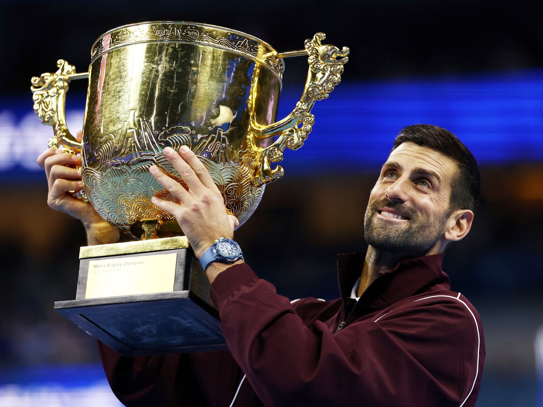 El viejo Novak sigue cosechando: Djokovic ganó en Pekín y ya le respira en la nuca a Federer