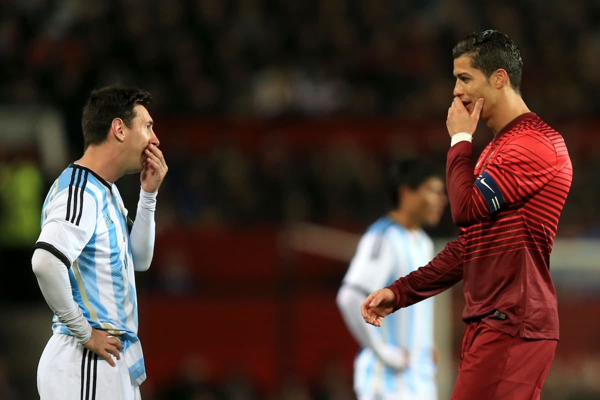 Cristiano se fue enojado del Dragon y Messi, mientras tanto, se despachó en el Monumental