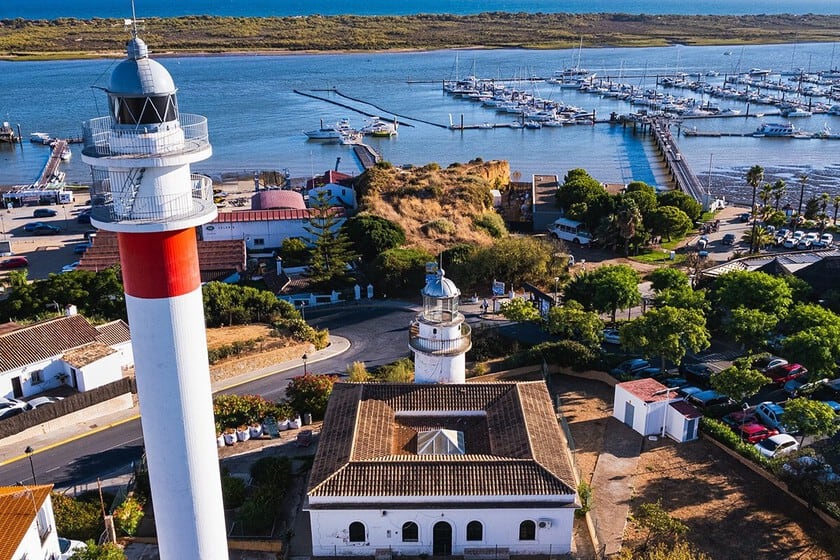 El Rompido: coquinas, dunas móviles y dos faros sobre el Atlántico andaluz
