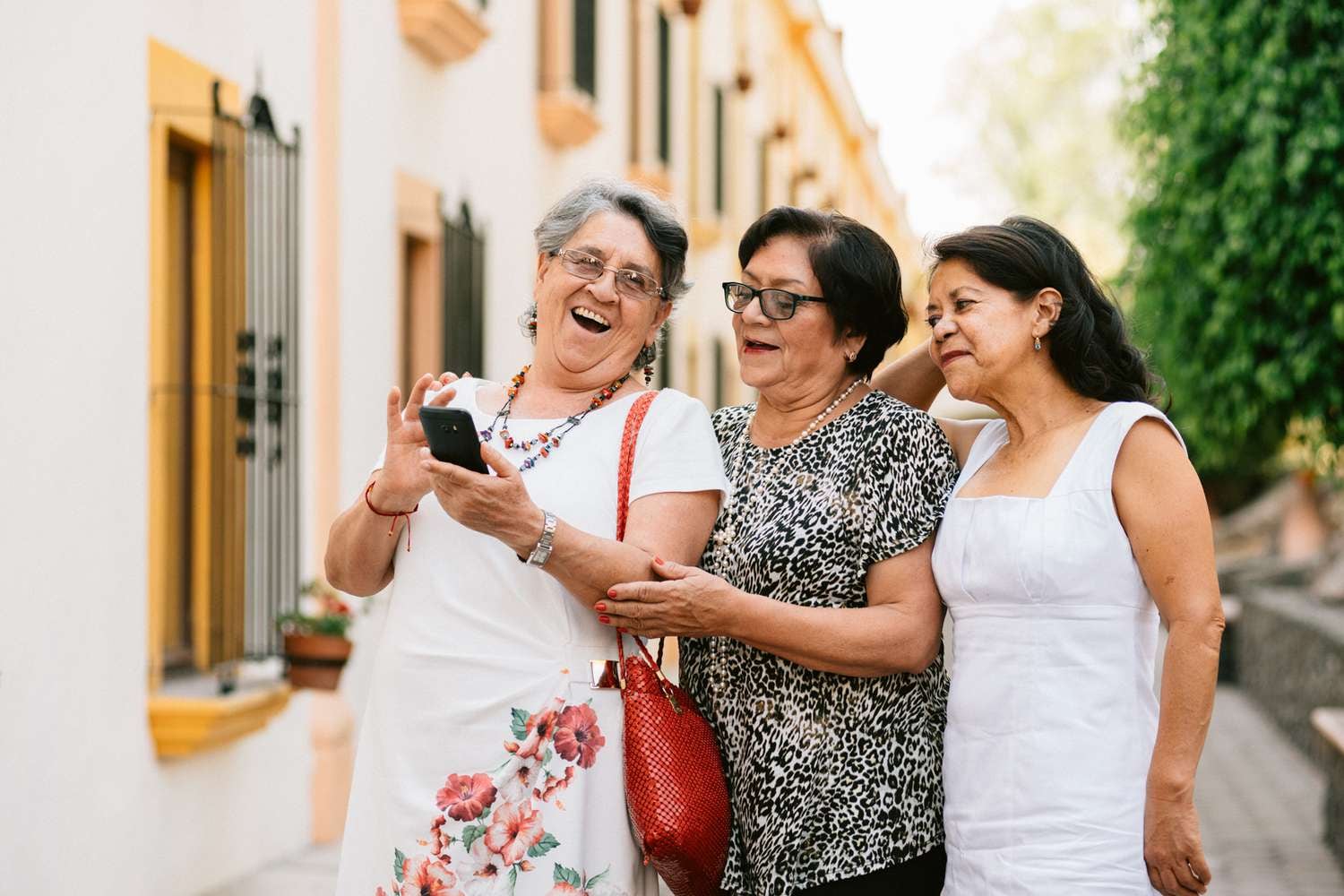 A los 85 años y con la valija siempre lista: la amistad que recorre el mundo