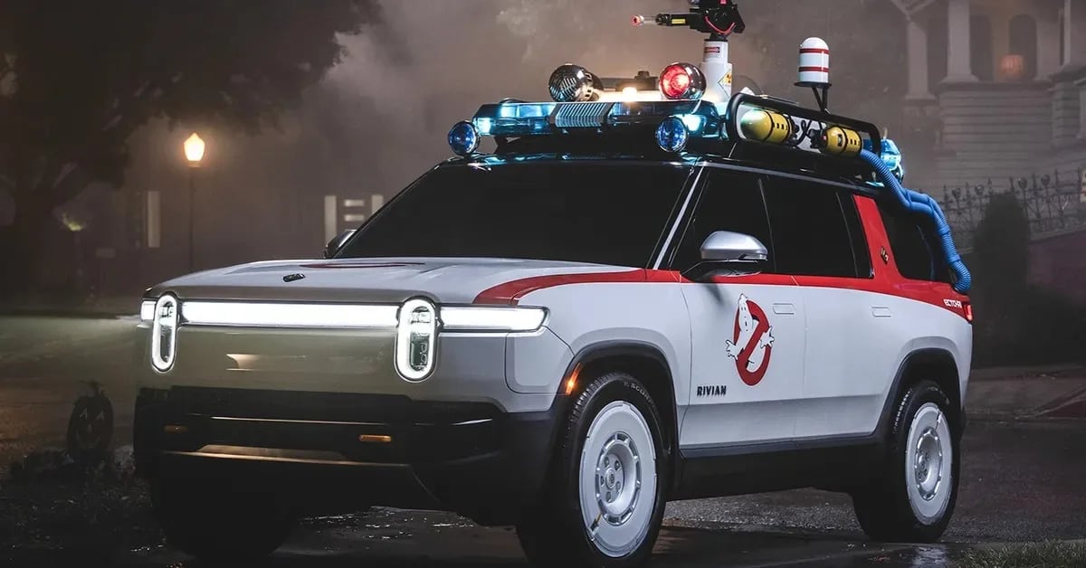 El doctor Venkman se sube a una pickup eléctrica y la rompe en Halloween