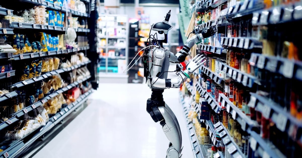 La cadena de supermercados más grande de Dinamarca entrena robots humanoides para reponer góndolas de madrugada