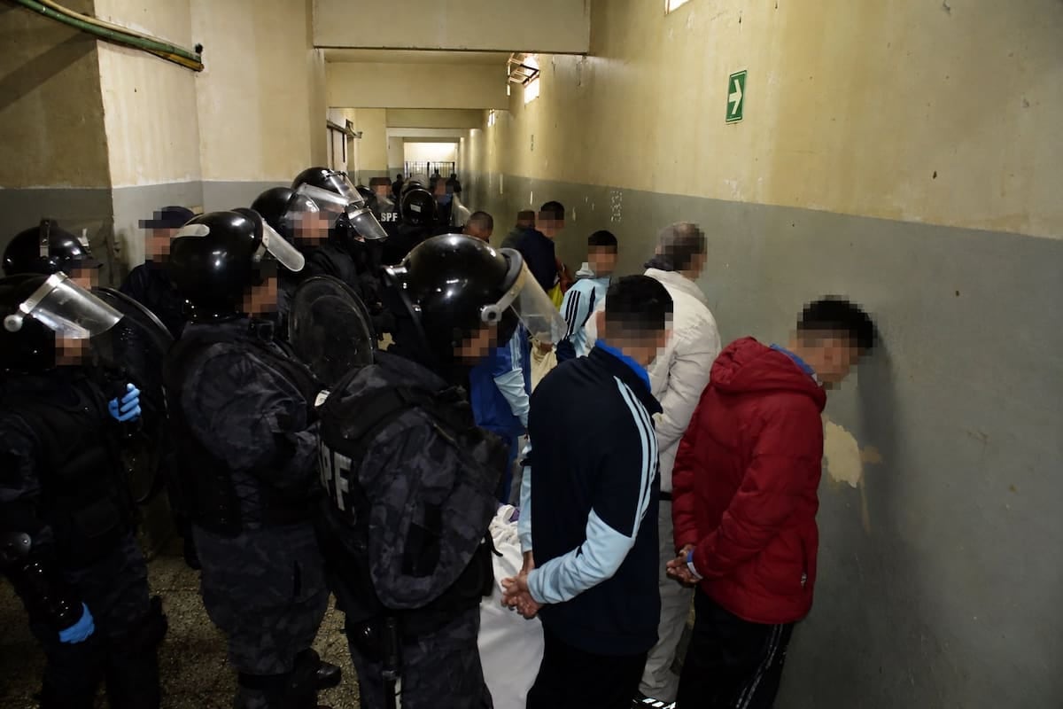 Trasladan a internos de Devoto al flamante complejo de Marcos Paz y la Procuración Penitenciaria pidió revisar el operativo en la Justicia