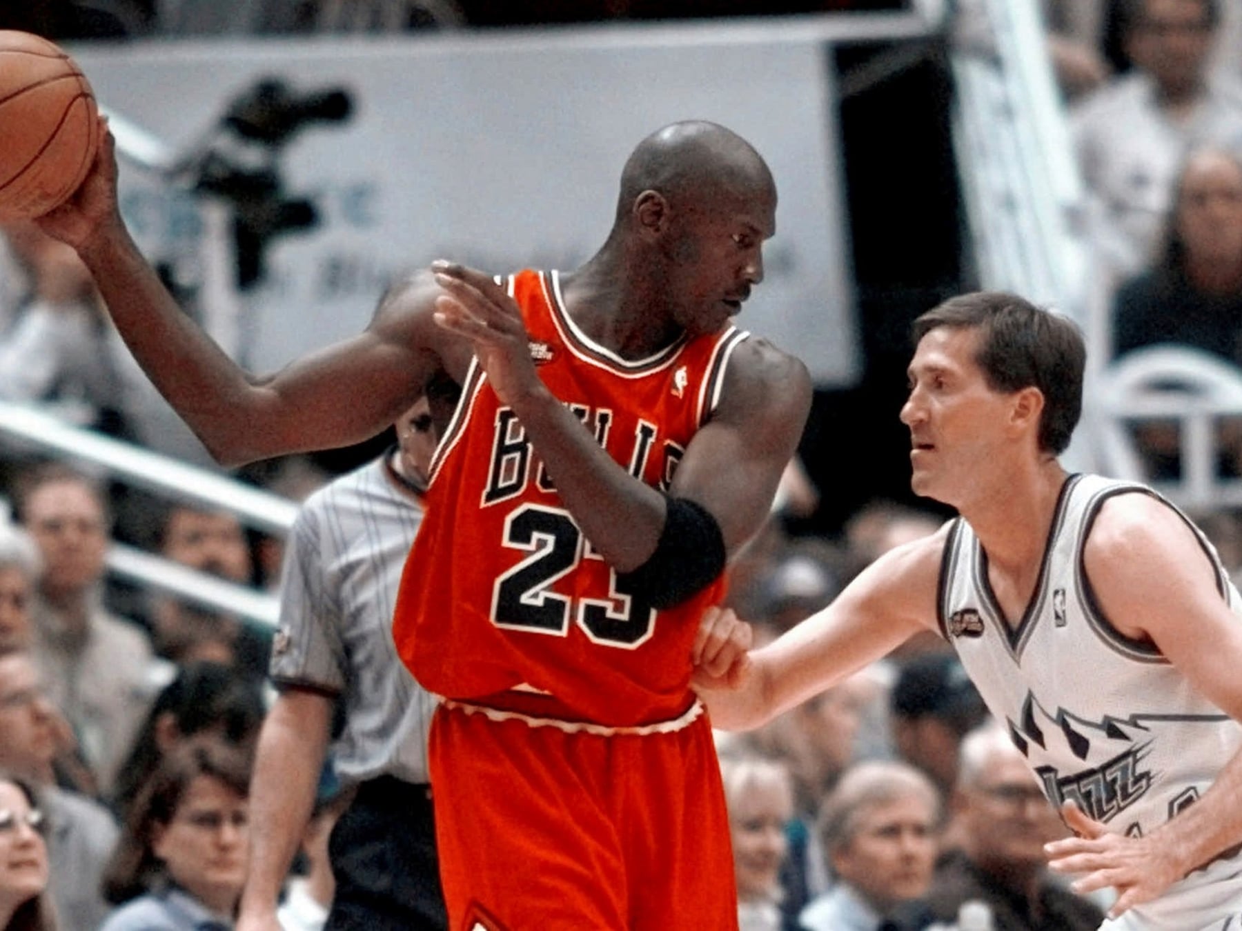 La camiseta que valió más que cualquier cosecha: 14 millones por un pedazo de tela de Jordan en las Finales del 98