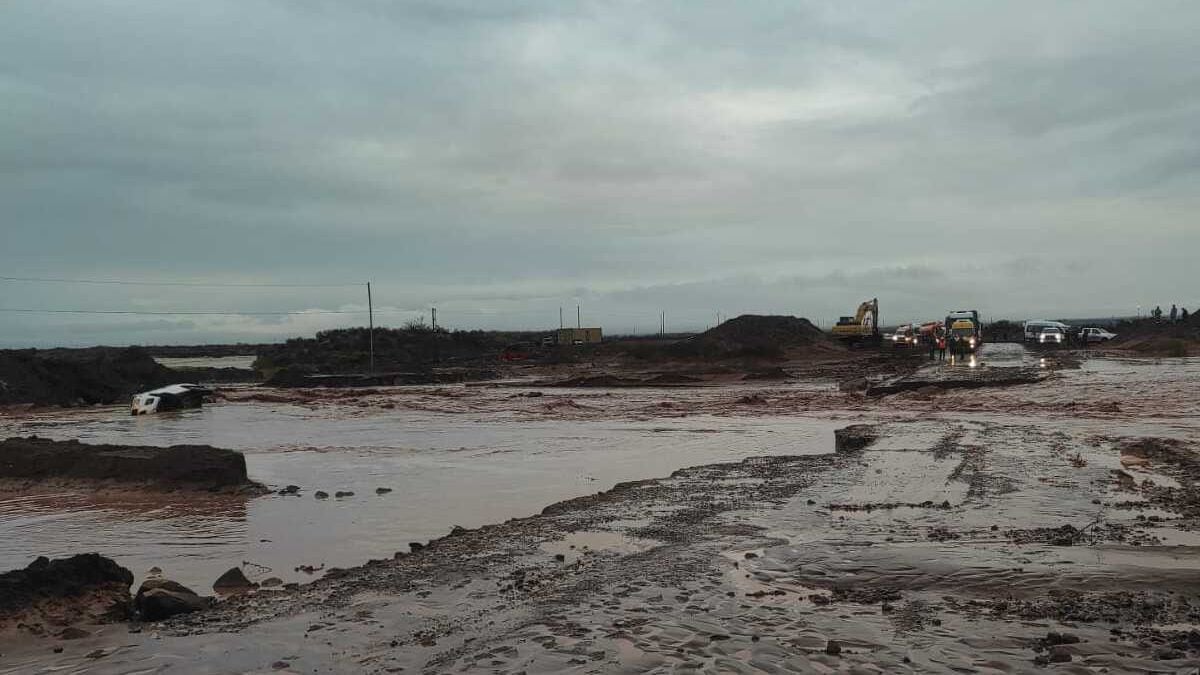 Rincón de los Sauces bajo agua: la calle que se volvió barro y la ruta que todavía no habilitaron