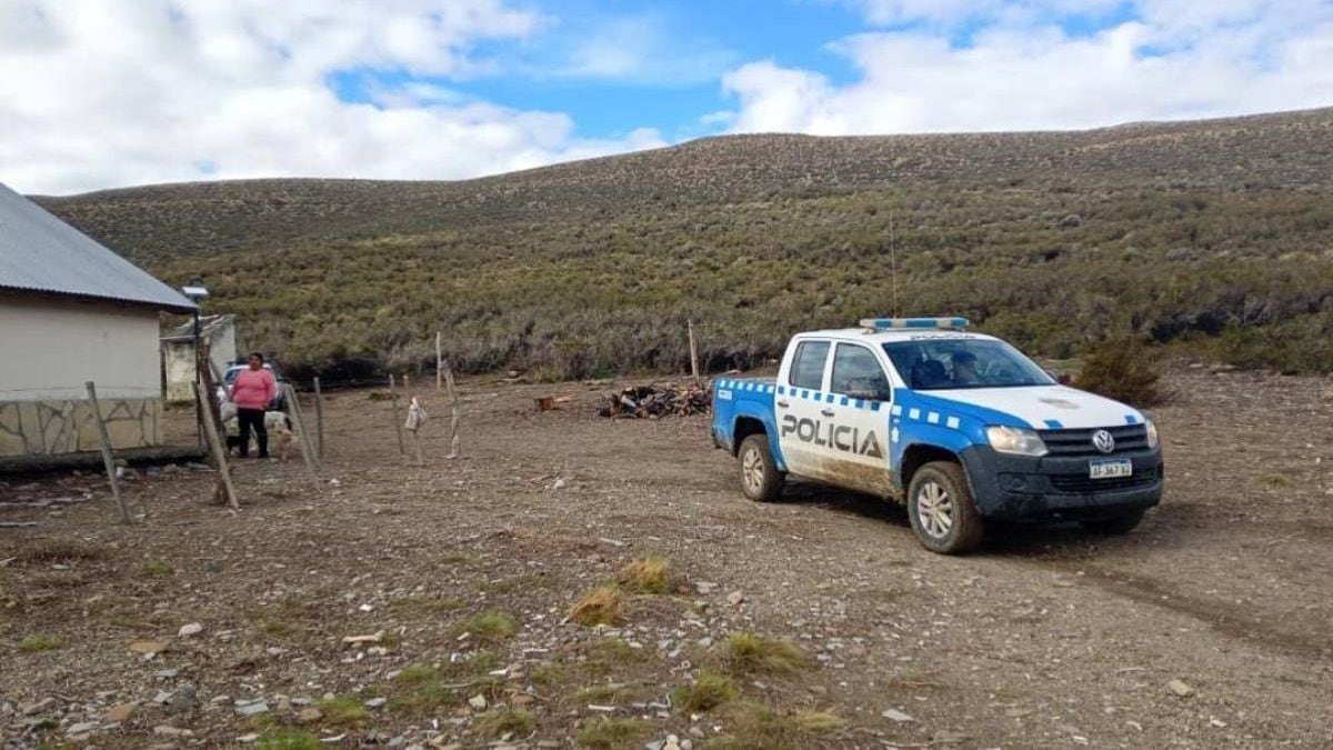 Siete días con los chicos sin comer: el drama de una familia varada en La Pileta, en la meseta neuquina