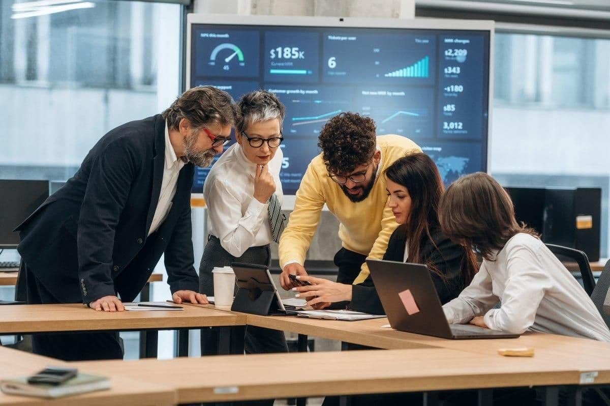Un estudio midió cuánto vale la tentación de un enlace sospechoso en la oficina