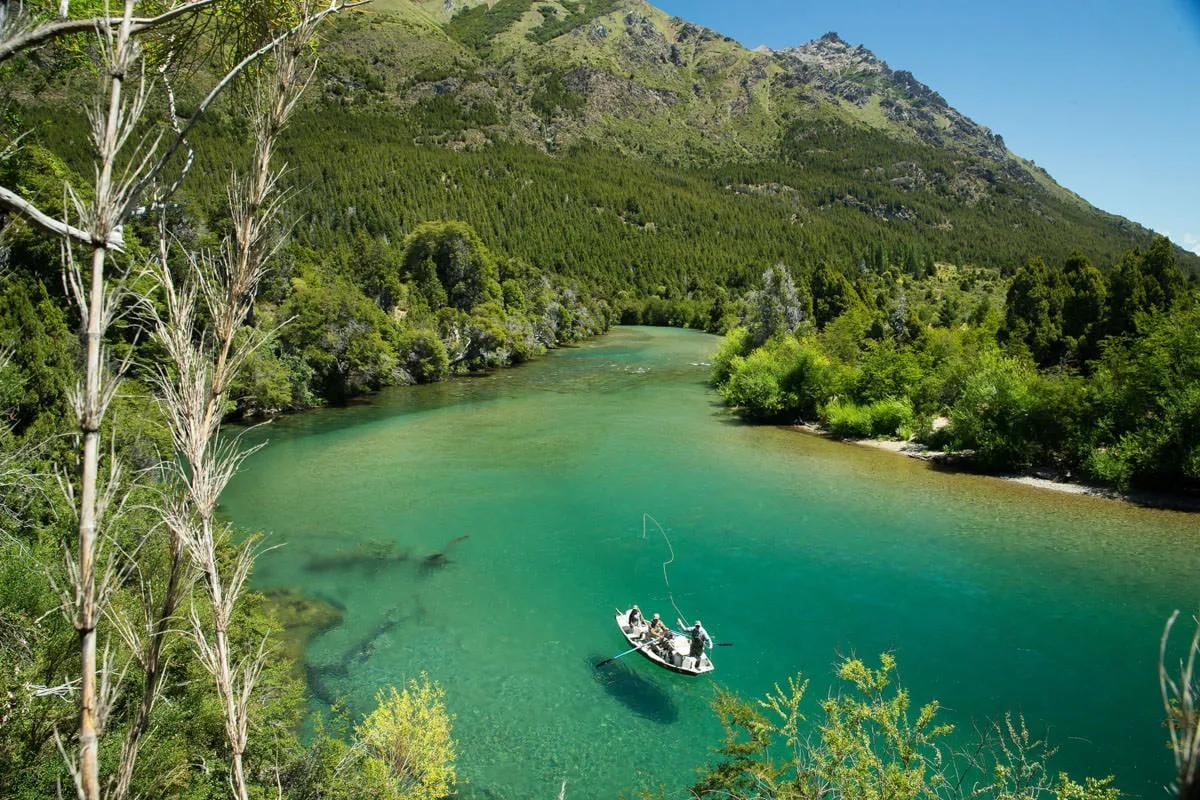 A rodar la caña: Neuquén ya expende permisos para una temporada de pesca que asoma con todo