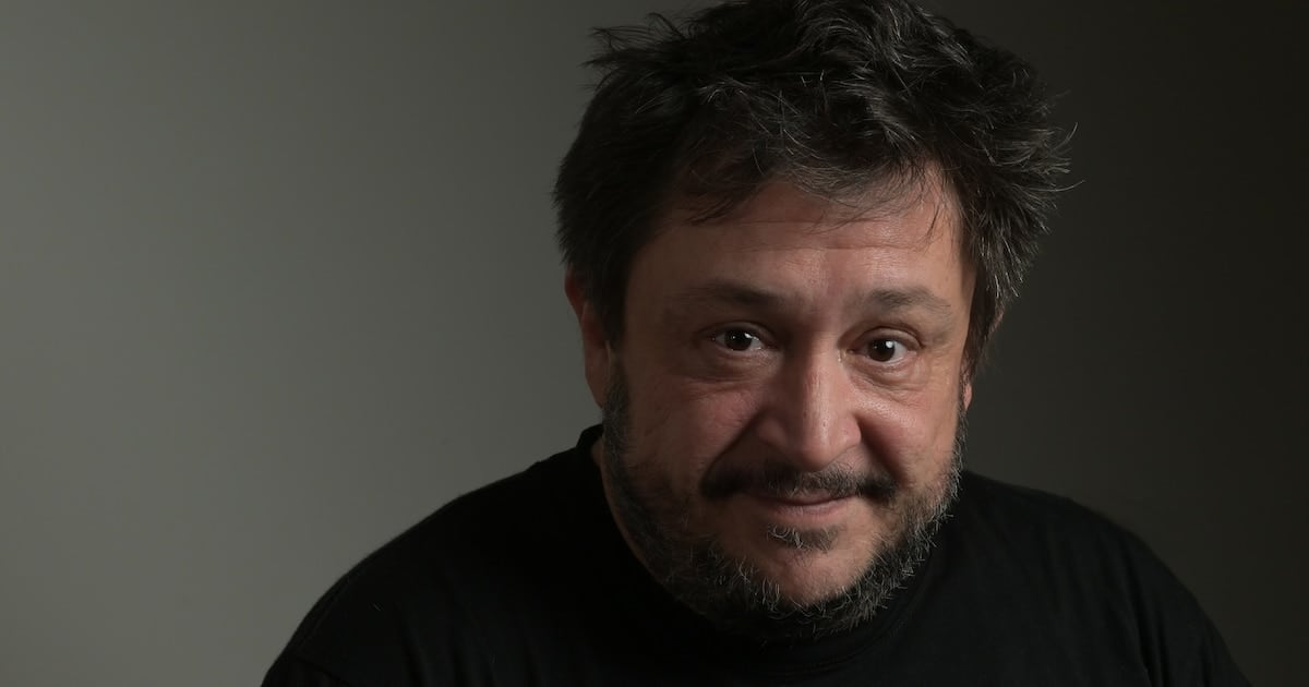 Dieciocho inversores llevan a la Justicia porteña al escritor Hernán Casciari por el destino de siete proyectos audiovisuales