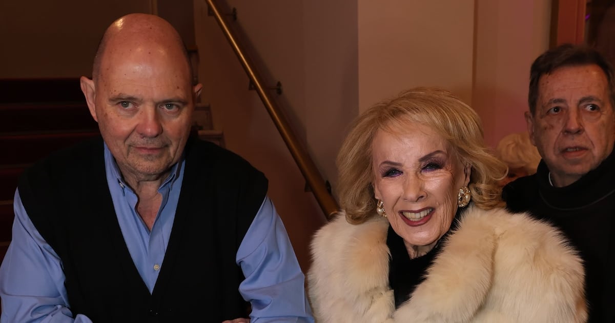 Tras 18 días de internación por neumonía bacteriana, Mirtha Legrand quedó a una firma de renovar con la TV