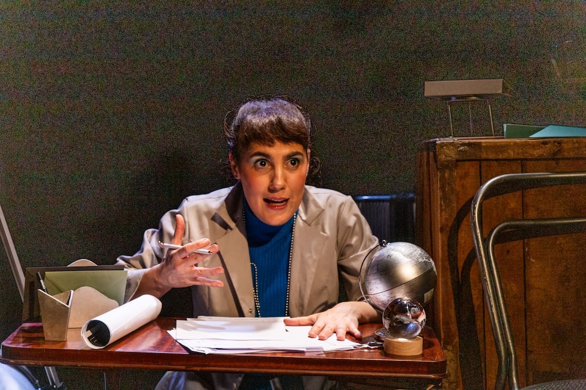 Cuando las estrellas miran desde un descampado: llega a Villa Crespo la historia de Marina, la científica que no pudo brillar sola