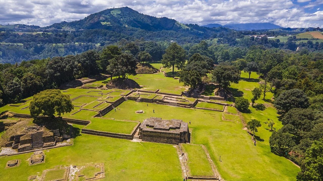 Guatemala en trece días: cómo armar una ruta que combine selva, lago y ciudades coloniales sin apurarse