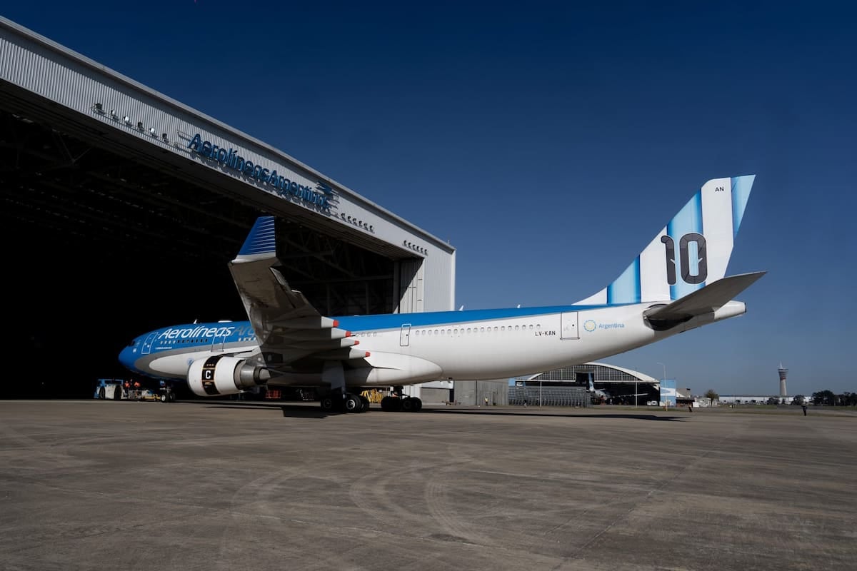 El jet fuel trepó cerca del 90% desde el inicio del conflicto en Medio Oriente y Aerolíneas Argentinas lo trasladó a las tarifas