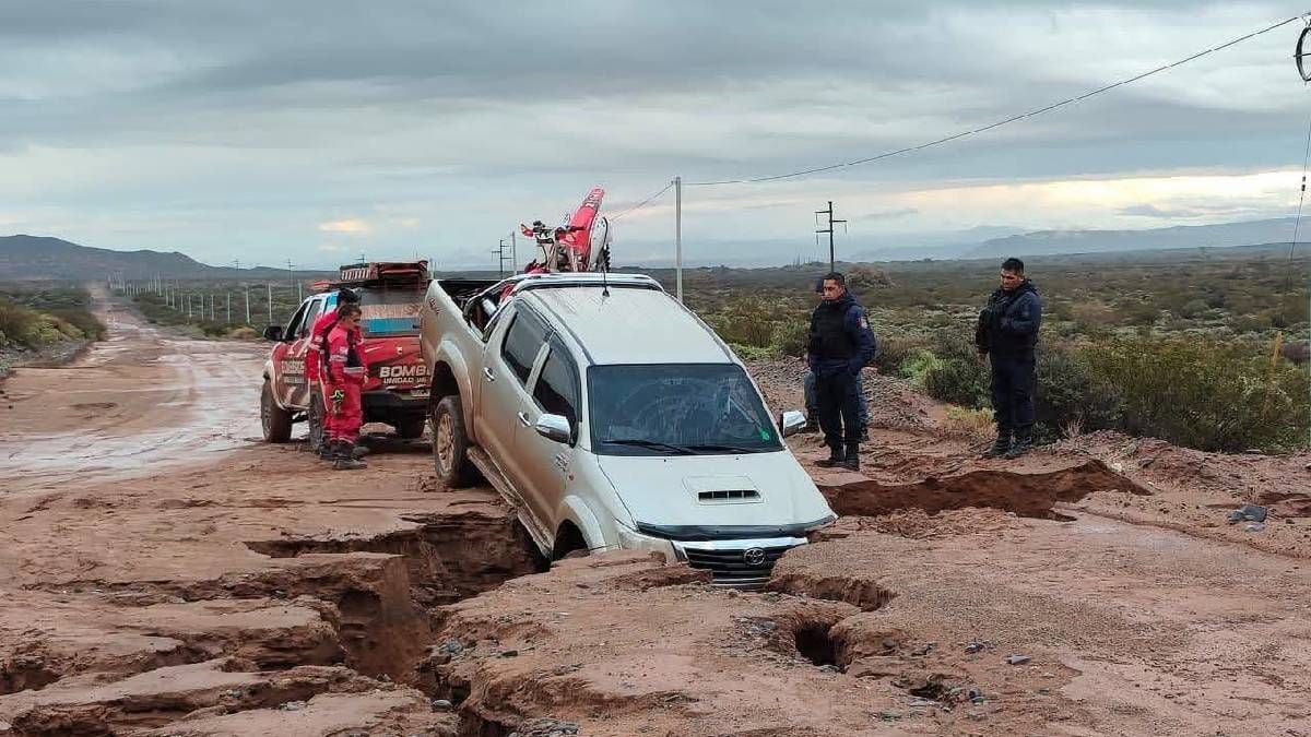 Dos incidents en rutas neuquinas muestran cómo la tormenta vuelve peligroso el Camino