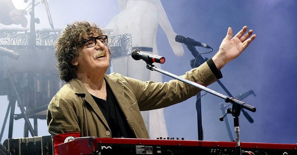 Charly García_AG75 años con uninación-artística-que-salió-a-la-calle