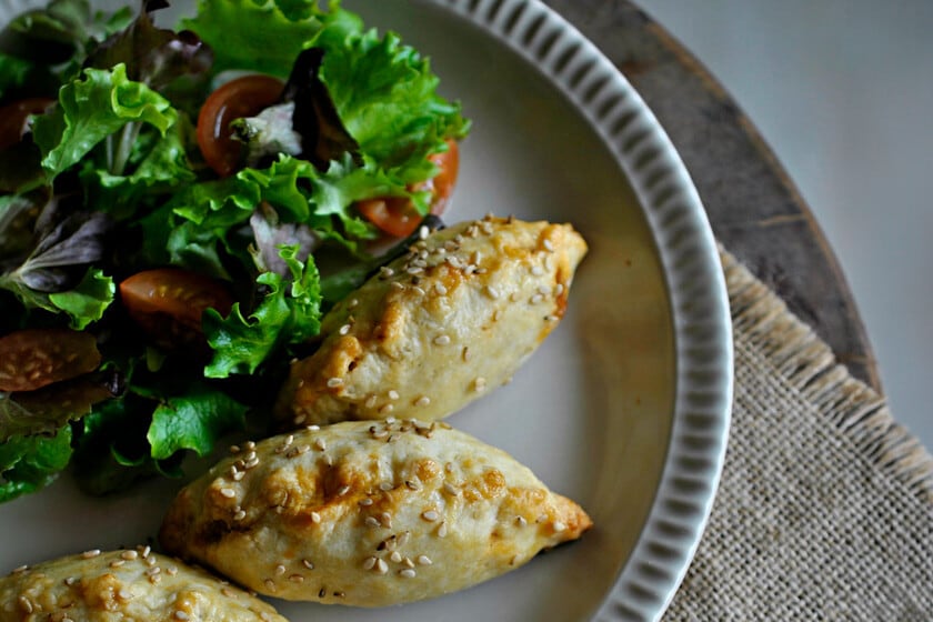 Empanadillas caseras de ternera y champiñones, con masarepositoryada y relleno jugoso