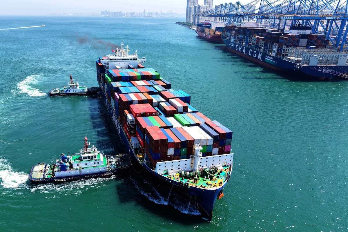 Las importaciones muestran un cambio de composición: caen los equipos y avanzan los autos